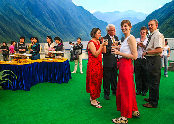 14 Days Beijing - Xi'an - Chengdu - Chongqing - Yangtze River Cruise - Yichang - Shanghai